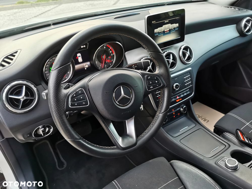 Mercedes-Benz GLA 200 7G-DCT Style - 19