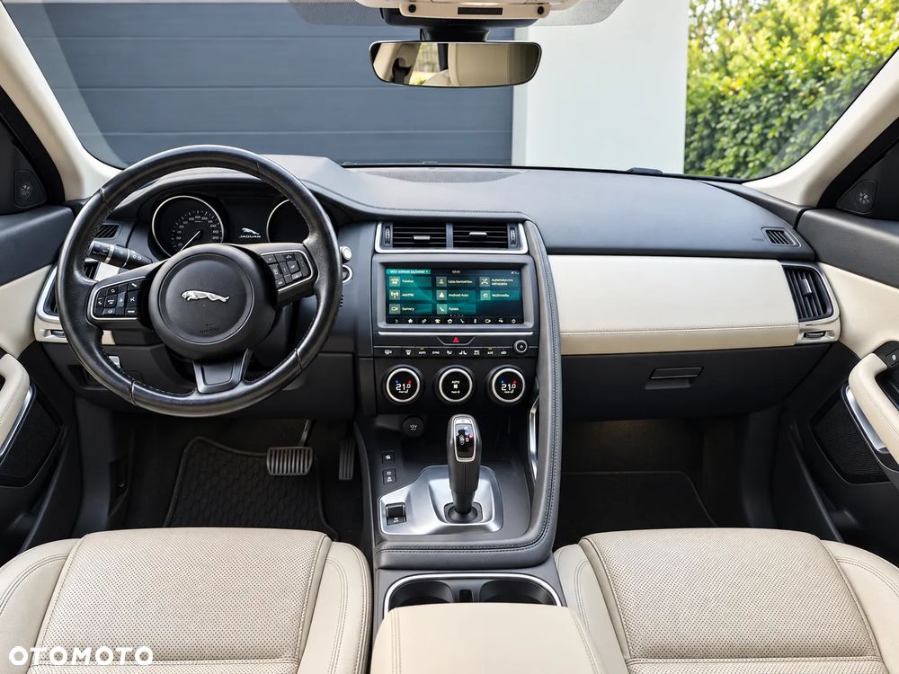 Jaguar E-Pace - 16