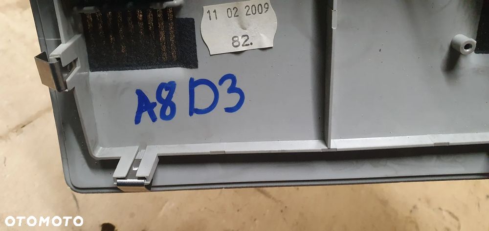 Lampka oświetlenie kabiny podsufitki Audi A8 D3 4E0947111AA - 8