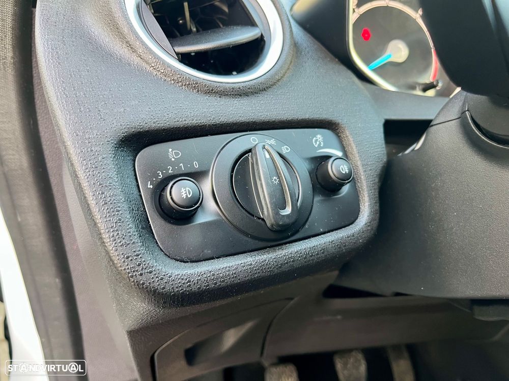 Ford Fiesta 1.5 TDCi STLine - 24