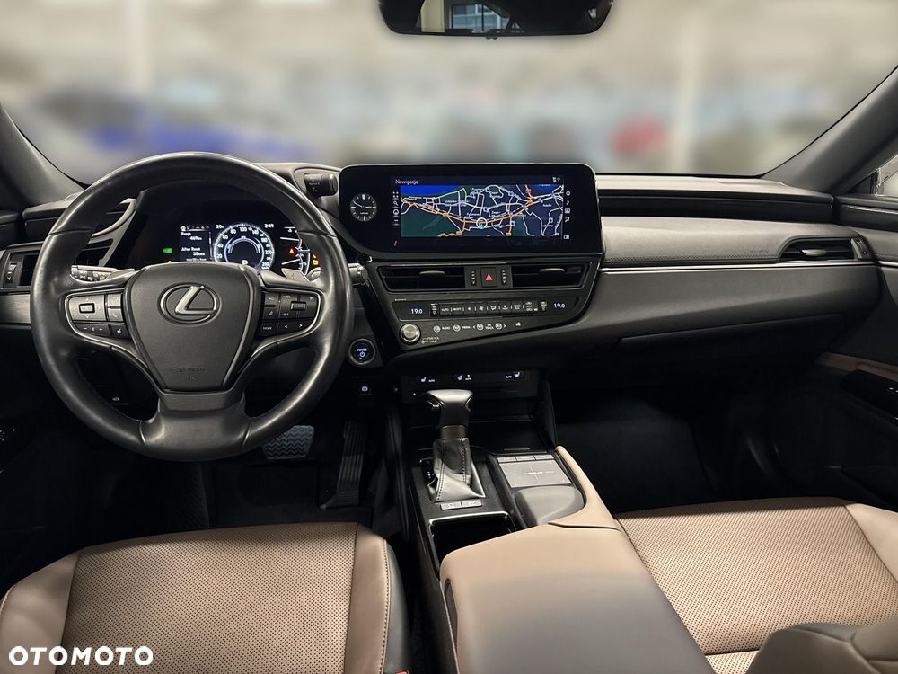 Lexus ES 300h Business Edition - 13