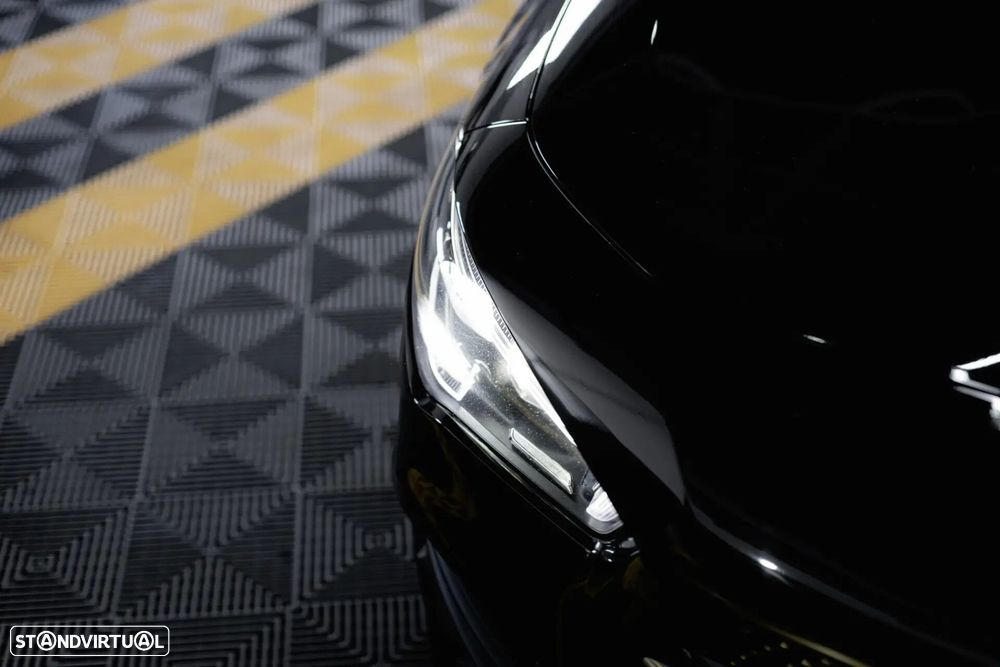 Mercedes-Benz CLA 250 e Shooting Brake AMG Line - 12