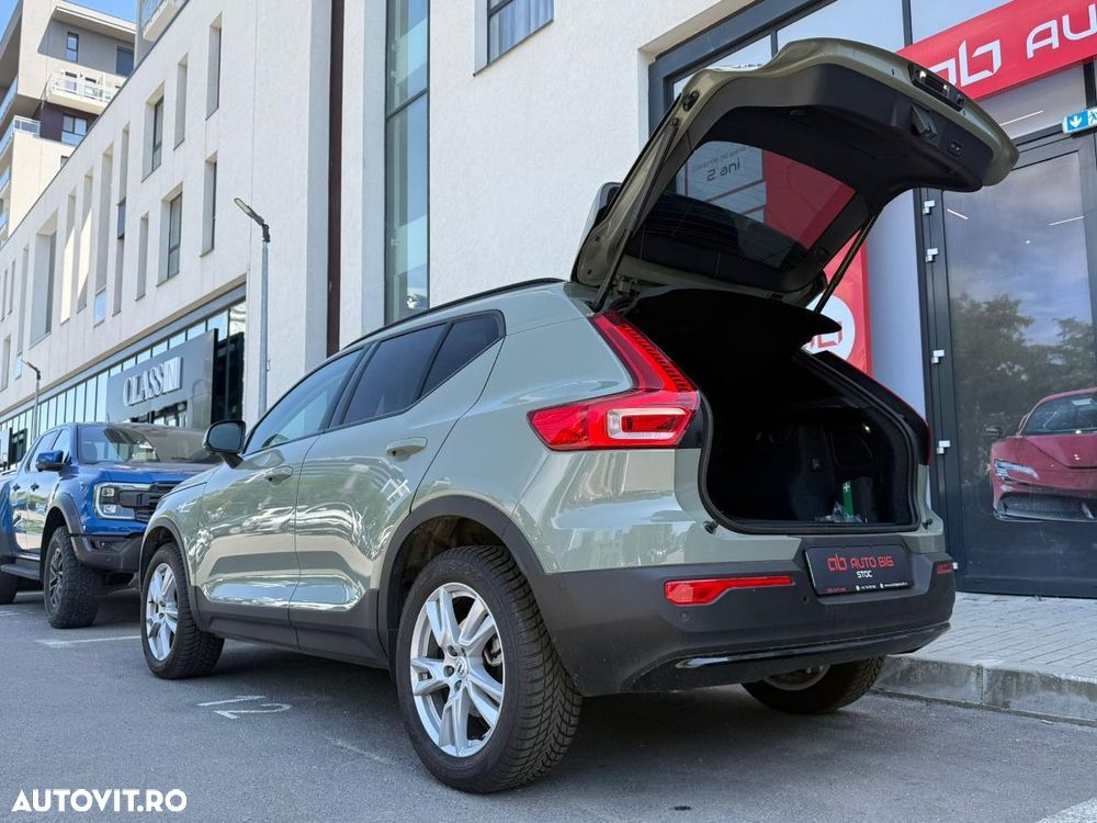 Volvo XC 40 B4 AT FWD MHEV Plus Dark - 9