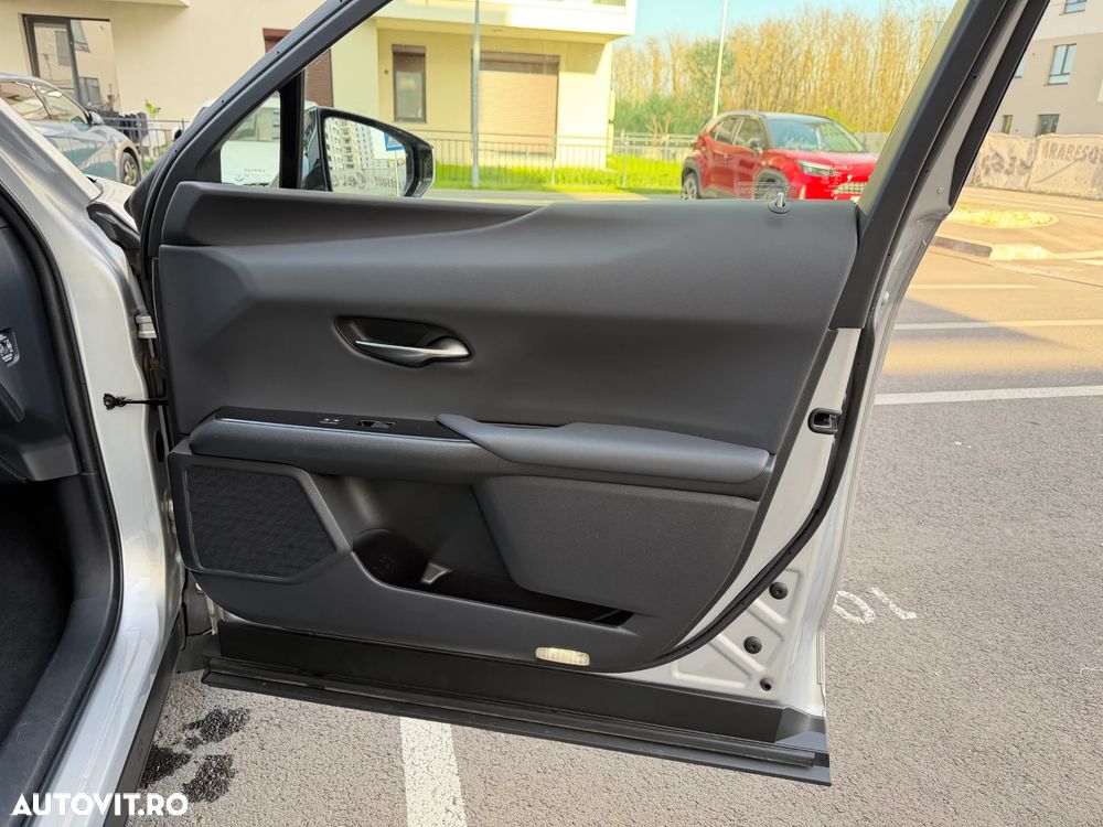 Lexus UX 250h E-FOUR Business - 24