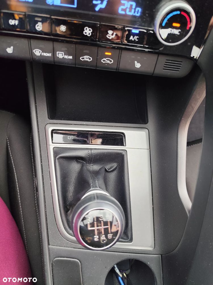 Hyundai Elantra 1.6 Smart - 9