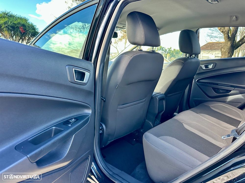 Ford Fiesta 1.5 TDCi Titanium - 24