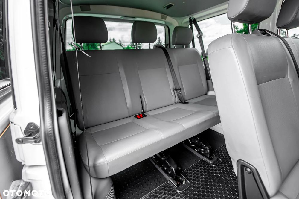 Volkswagen Caravelle - 10