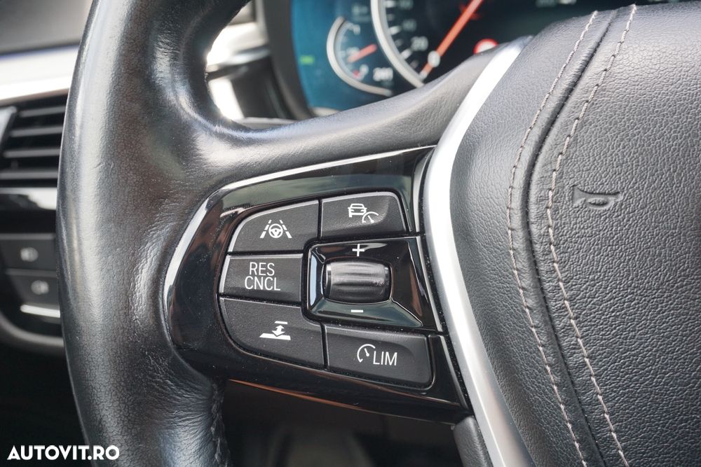 BMW Seria 5 530d xDrive AT - 27