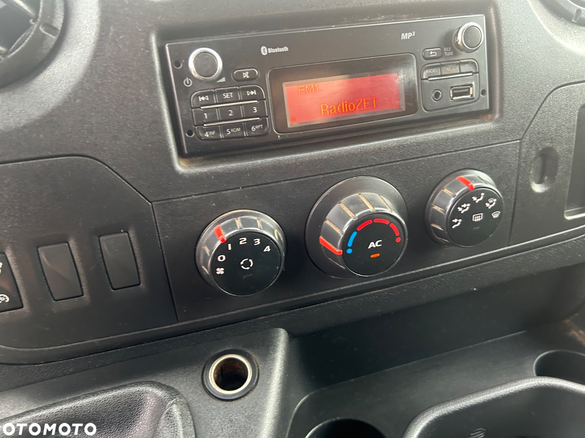 Renault Master -7  osobowy - Skrzynka Narzędziowa- Kllima - koła bliźniacze - 12