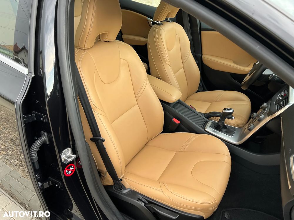 Volvo V40 D2 Inscription - 11