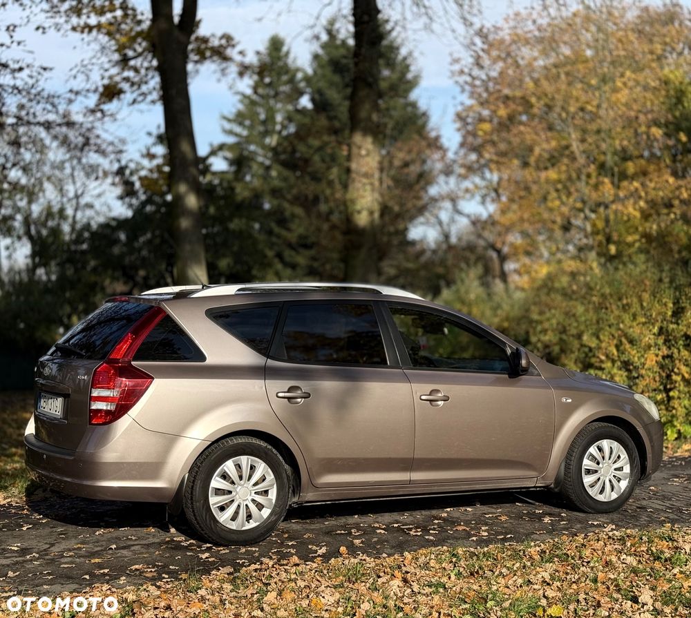 Kia Ceed Cee'd 1.6 Crdi Comfort + - 1