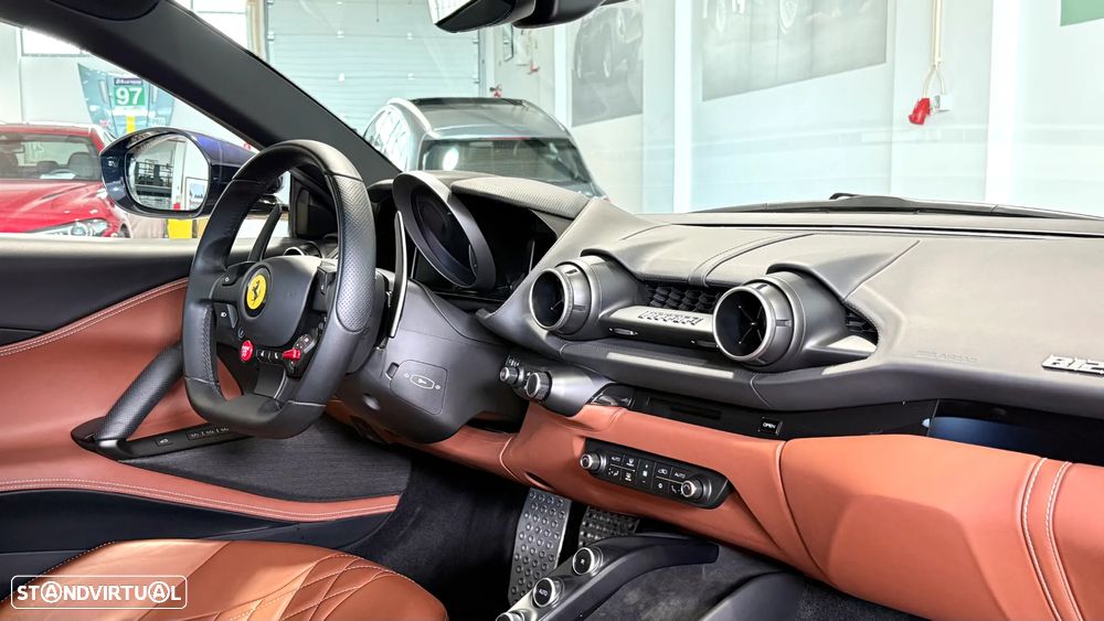 Ferrari 812 Superfast 6.5 V12 - 18