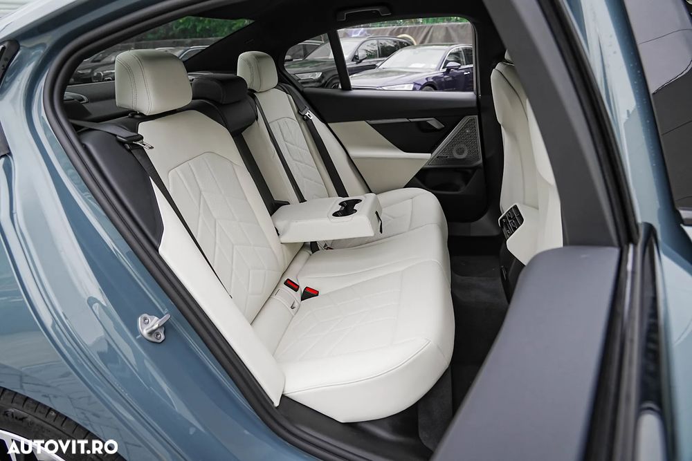 BMW Seria 5 520i AT MHEV - 9