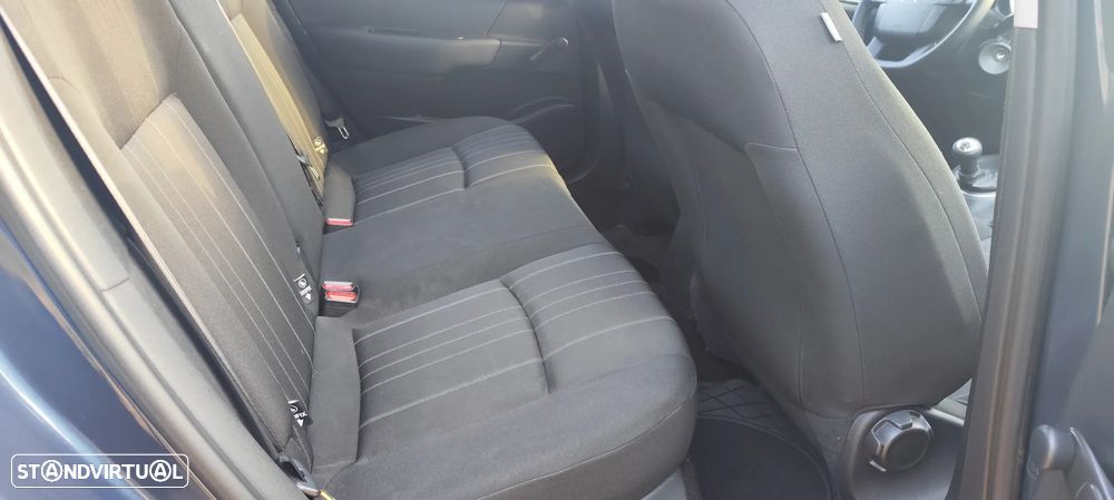 Citroën C4 1.6 HDi SX - 16