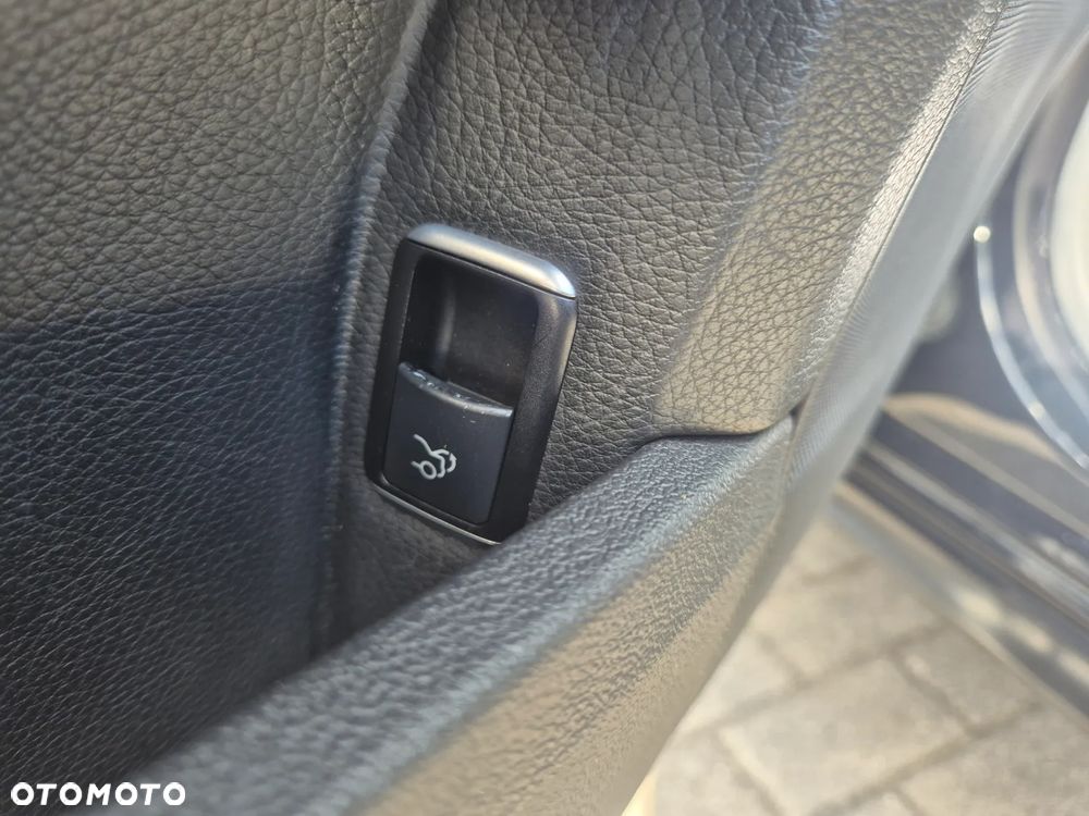 Mercedes-Benz Klasa E 200 BlueTEC 7G-TRONIC Edition - 23