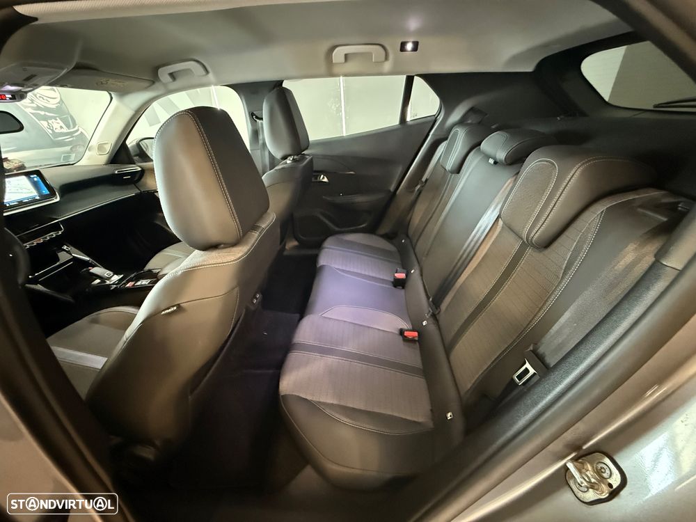 Peugeot 2008 1.2 PureTech Allure Pack EAT8 - 4
