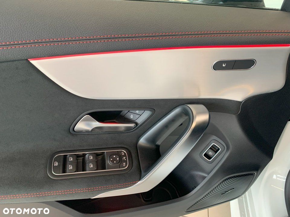 Mercedes-Benz CLA - 10