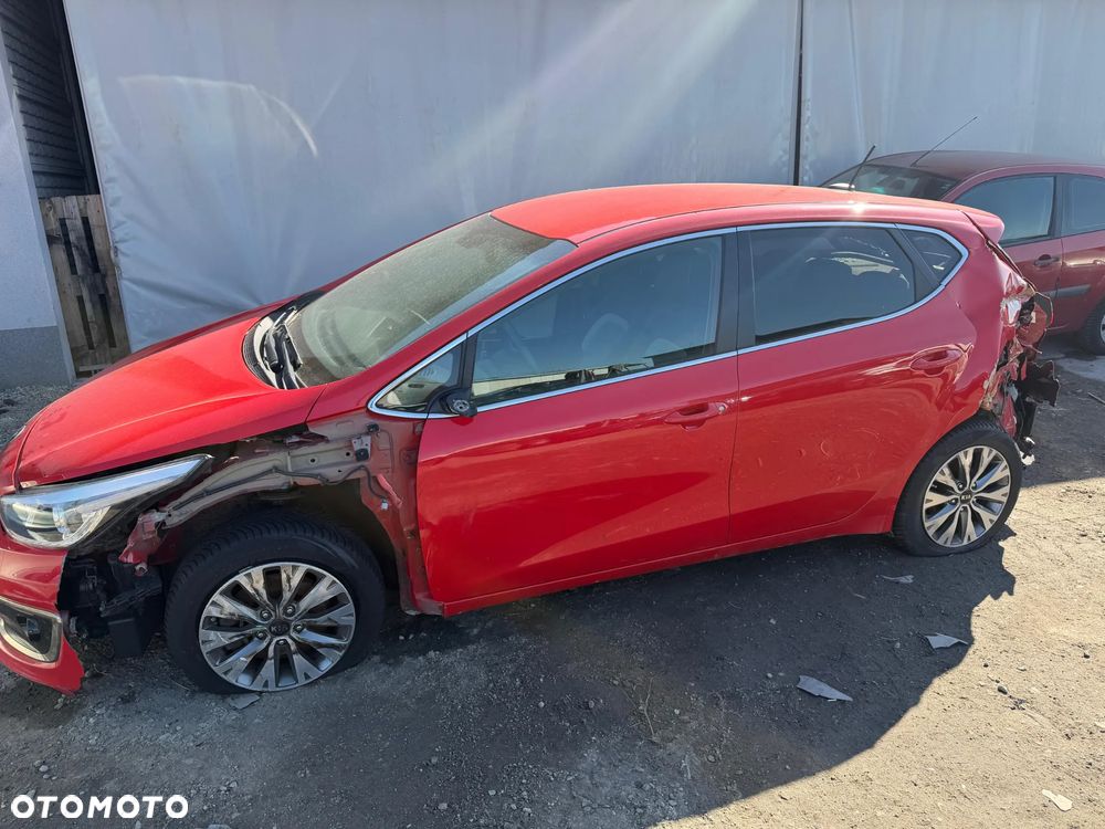 Kia Ceed 1.6 CRDi 136 ISG Vision - 26