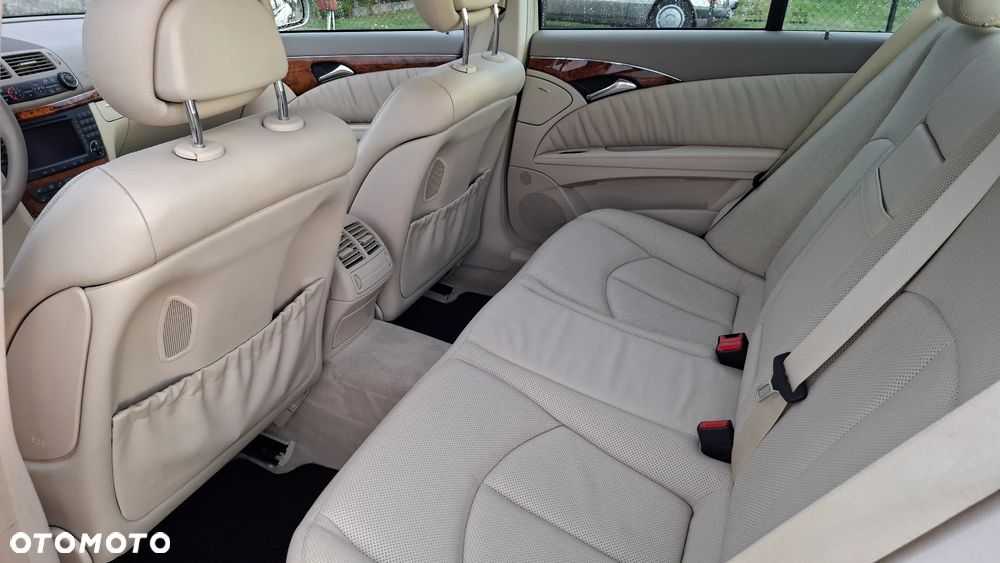 Mercedes-Benz Klasa E 350 7G-TRONIC Elegance - 23