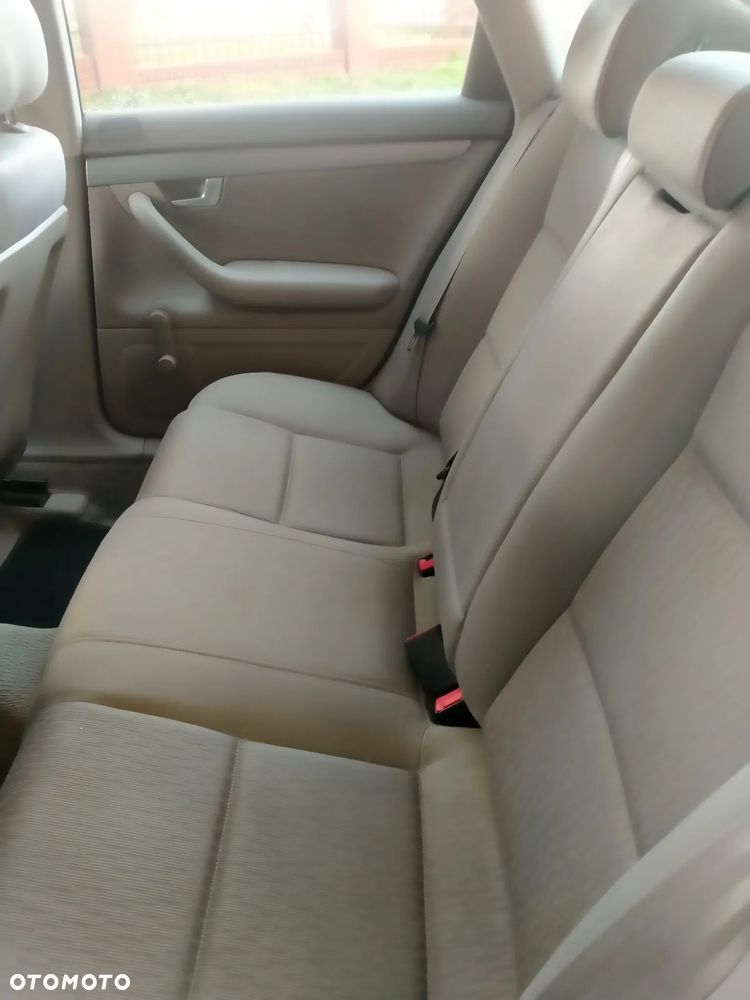 Audi A4 Limousine - 12