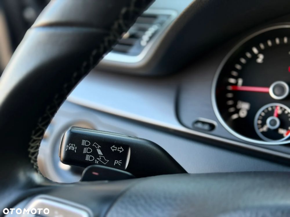 Volkswagen Passat 2.0 TDI Highline DSG - 32