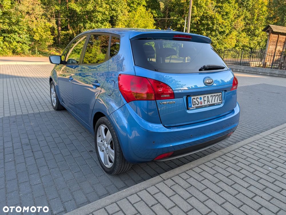 Kia Venga 1.6 L - 12