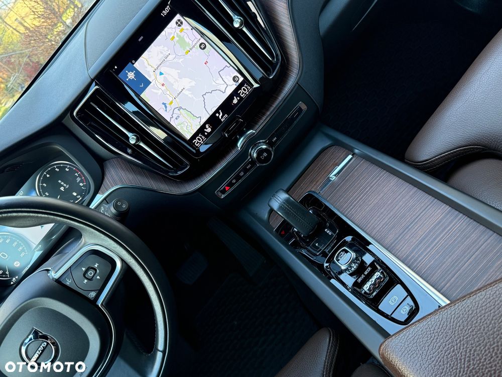 Volvo XC 60 B4 B Plus Bright - 17