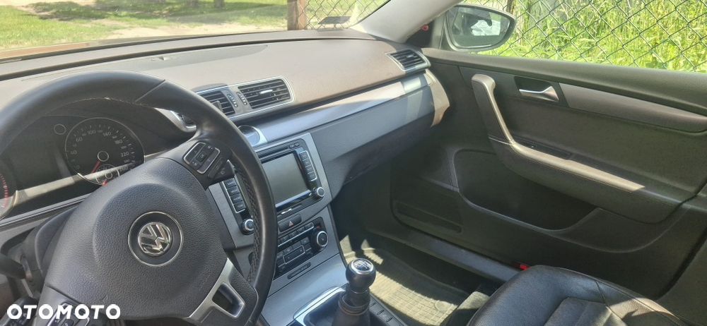 Volkswagen Passat - 8