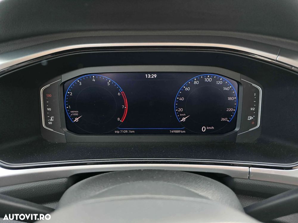 Volkswagen T-Roc - 11