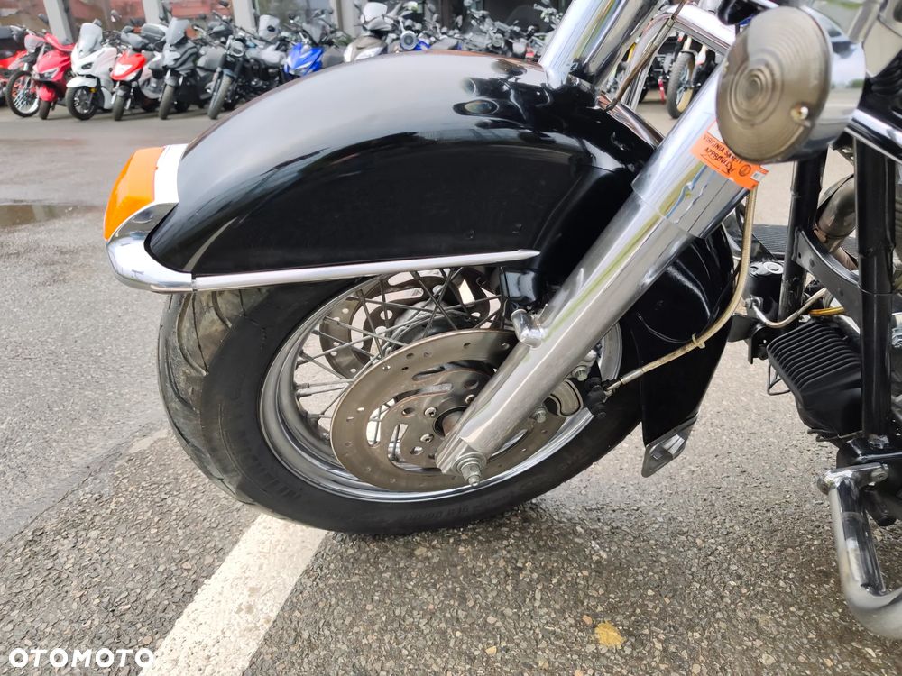 Harley-Davidson FLHT Electra Glide Standard - 32