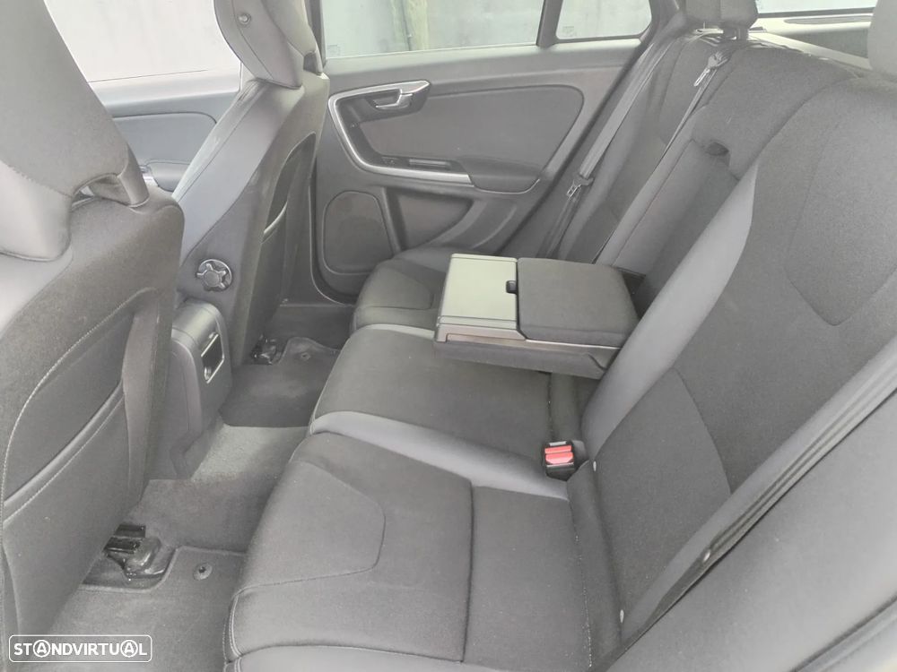 Volvo V60 1.6 D2 Drive Momentum Start/Stop - 11
