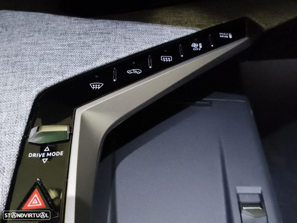 Peugeot 3008 1.2 Hybrid Allure e-DCS6 - 24