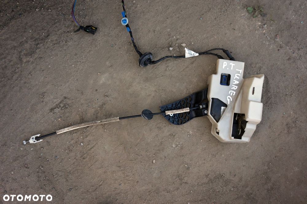 ZAMEK DRZWI PRAWY TYŁ TOUAREG I 7L  VOLKSWAGEN 2002-2010 - 2