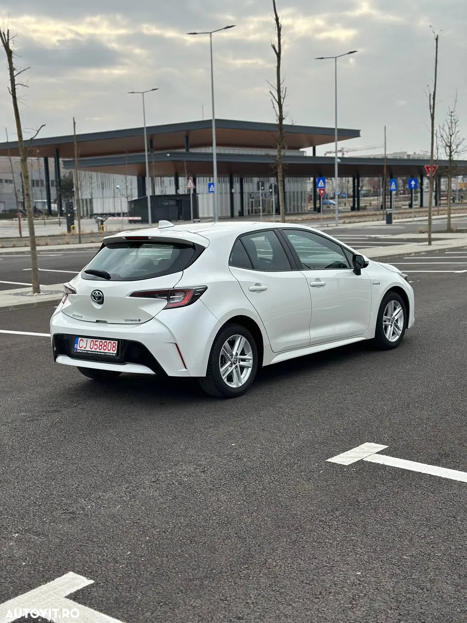 Toyota Corolla 1.8 HSD Active - 10