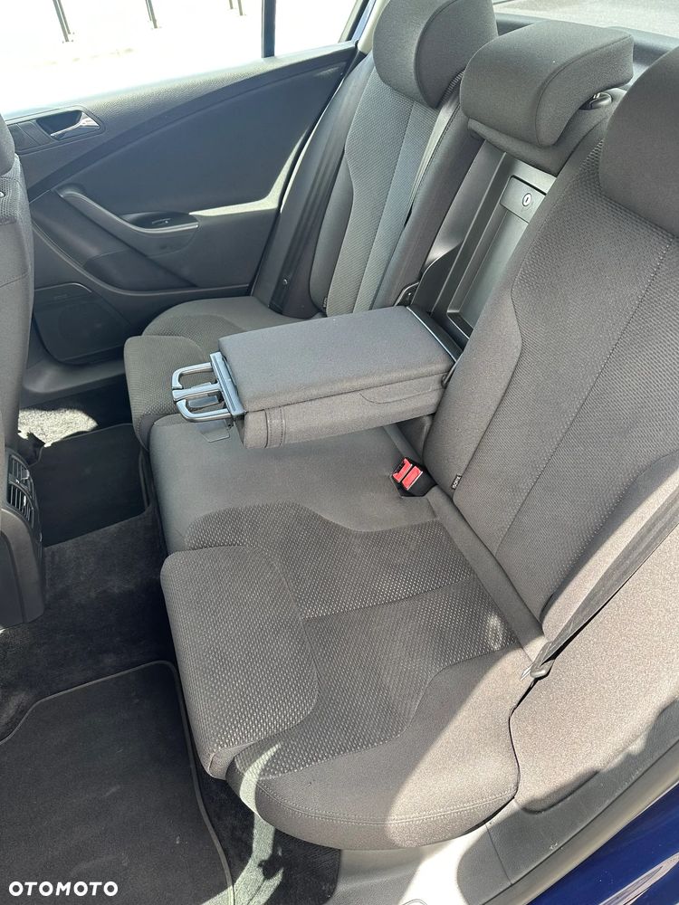 Volkswagen Passat 2.0 FSI Comfortline - 19