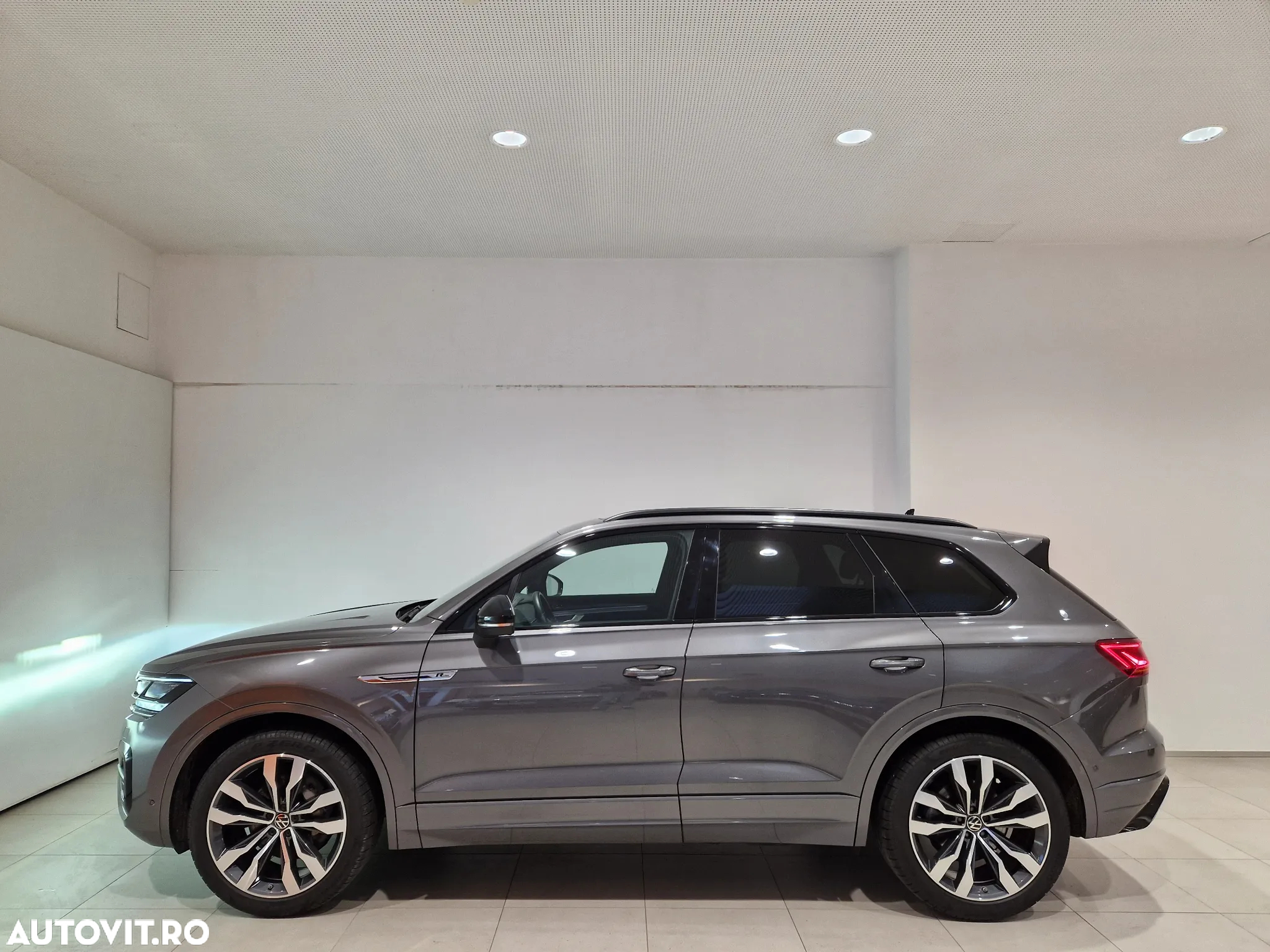 Volkswagen Touareg V6 TDI 4MOTION R-Line - 2