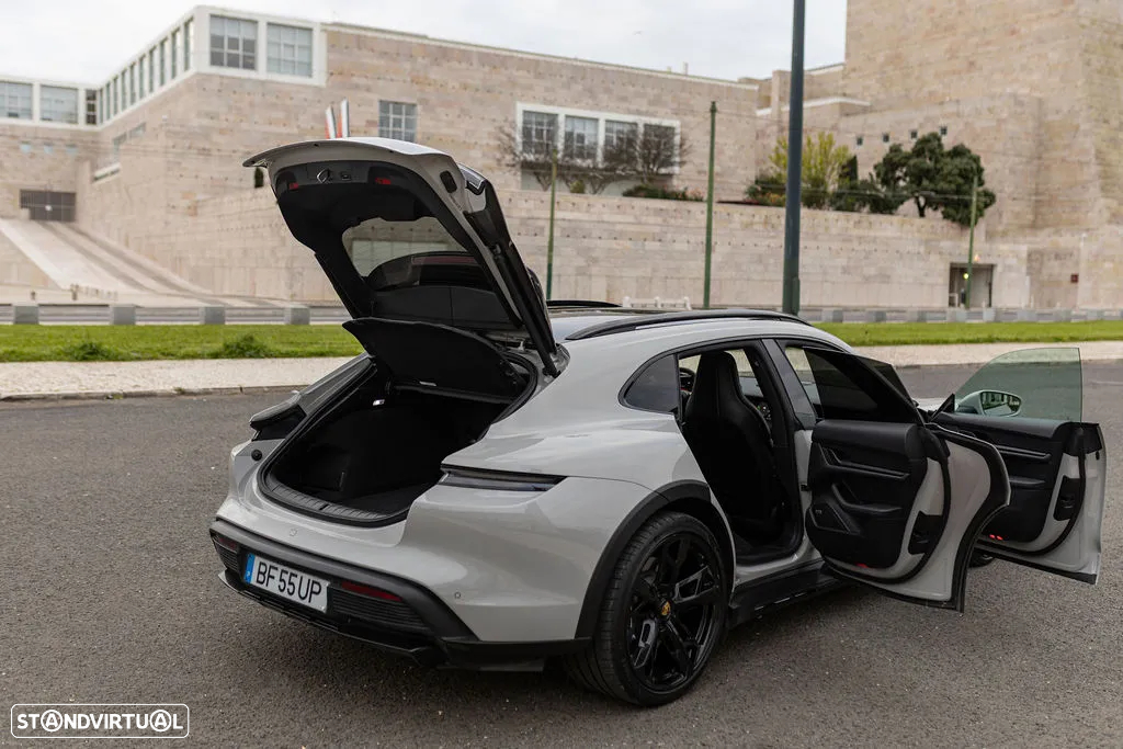 Porsche Taycan Cross Turismo 4 - 14