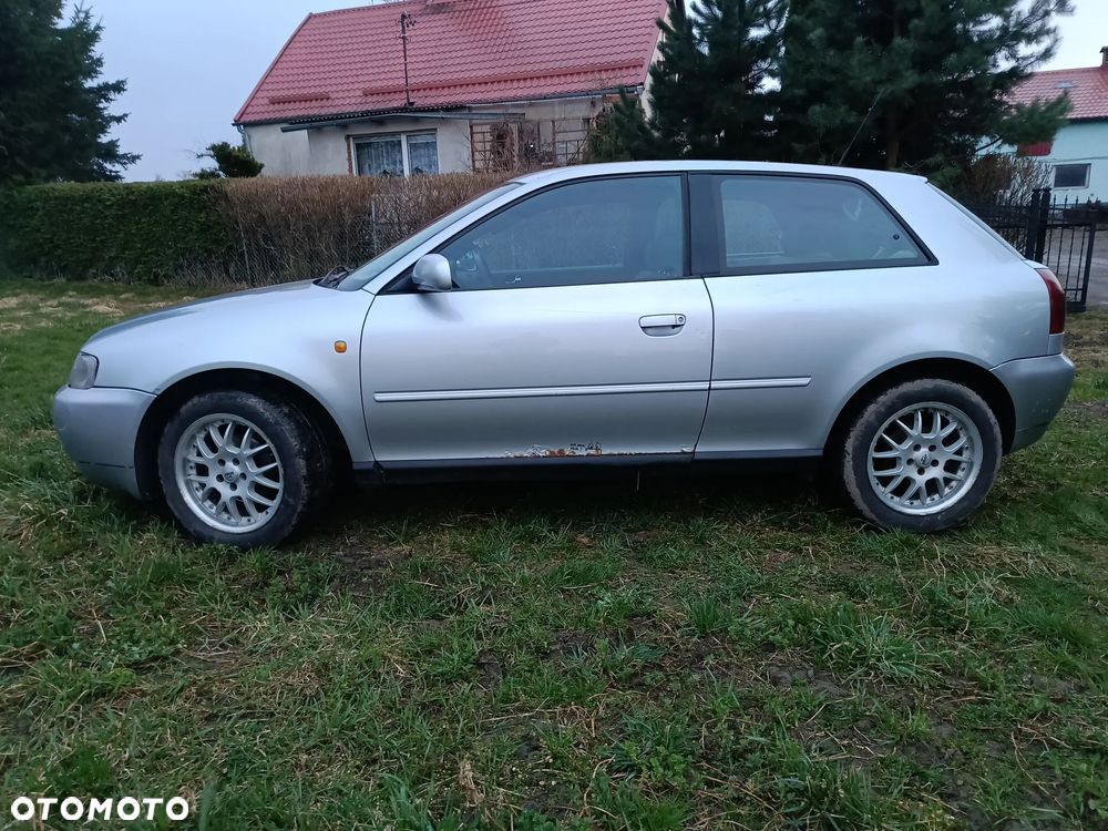 Audi A3 3-drzwiowe 1.6 Attraction - 4