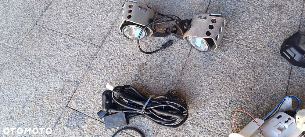 TRIUMPH TIGER 800XC KOŁO FELGA PRZÓD  KIEROWNICA HALOGENY CHŁODNICA SZYBA LICZNIK ZEGARY XRT - 8