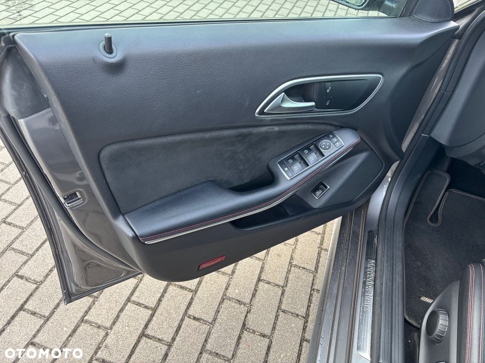 Mercedes-Benz CLA 200 7G-DCT AMG Line - 10