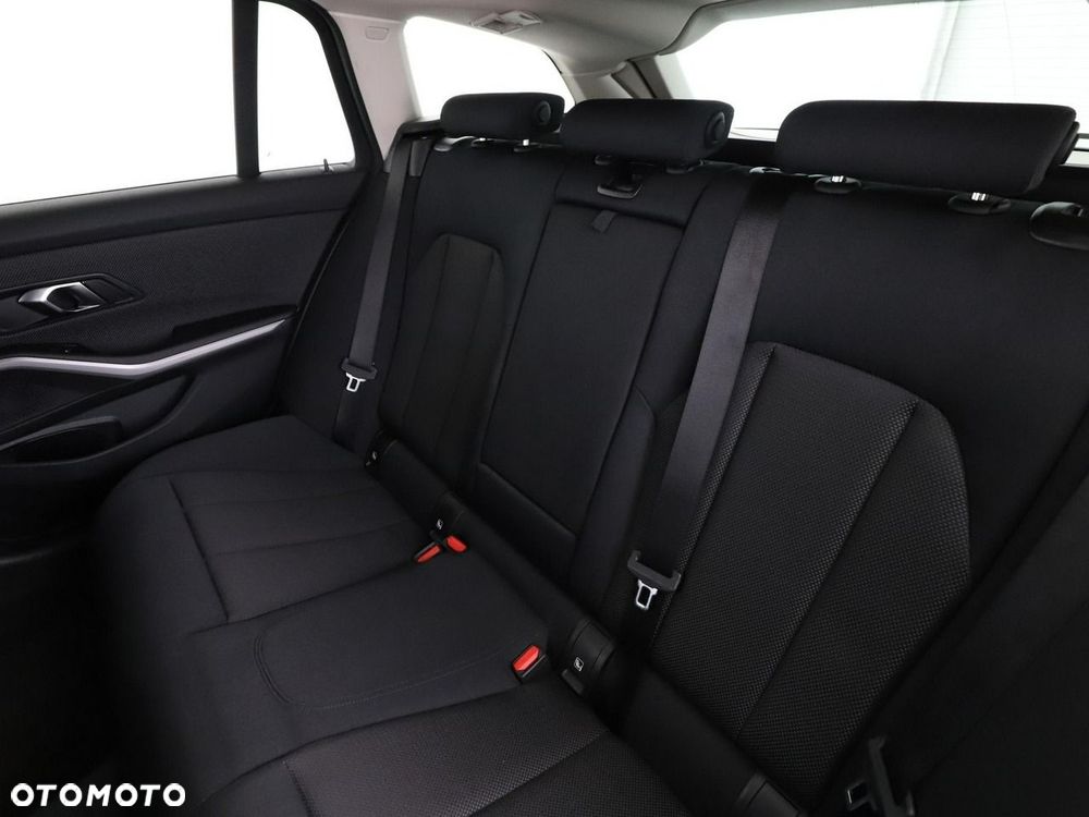 BMW Seria 3 320d xDrive - 18