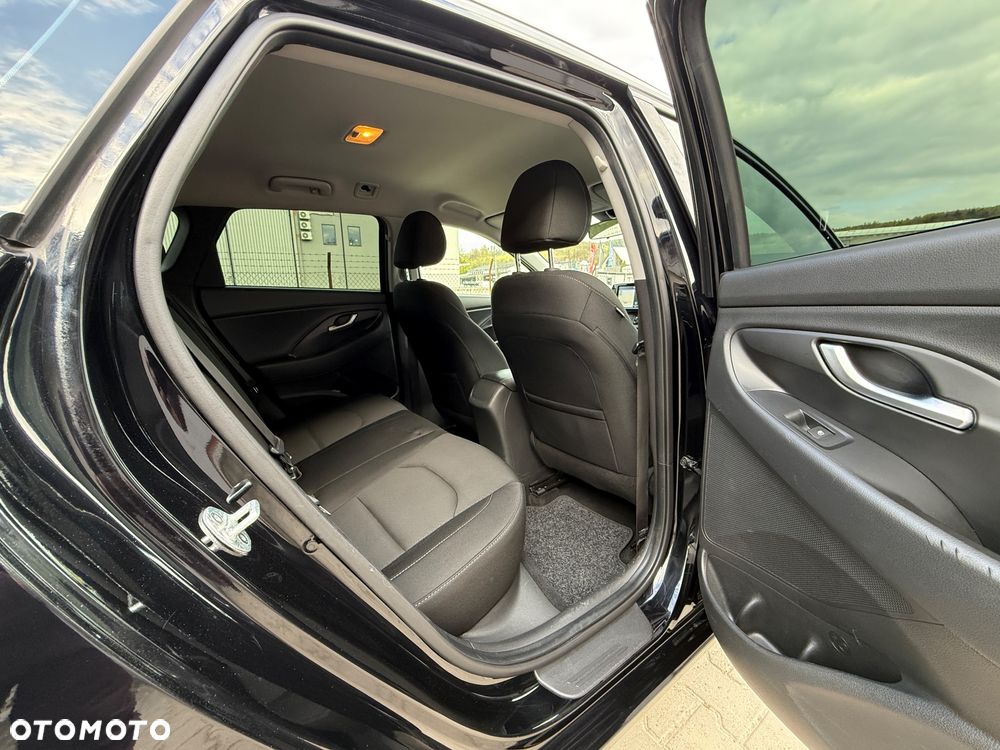 Hyundai i30 1.6 D Comfort DCT - 24