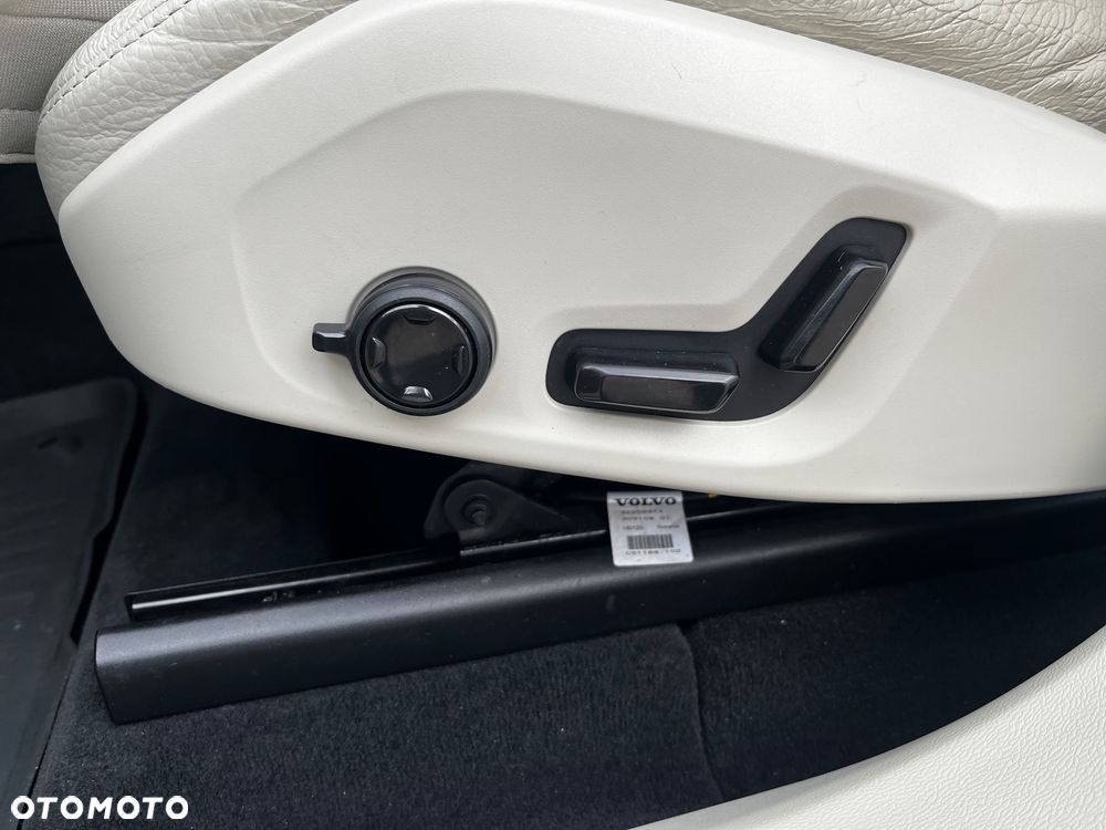 Volvo XC 60 T5 AWD Momentum - 22