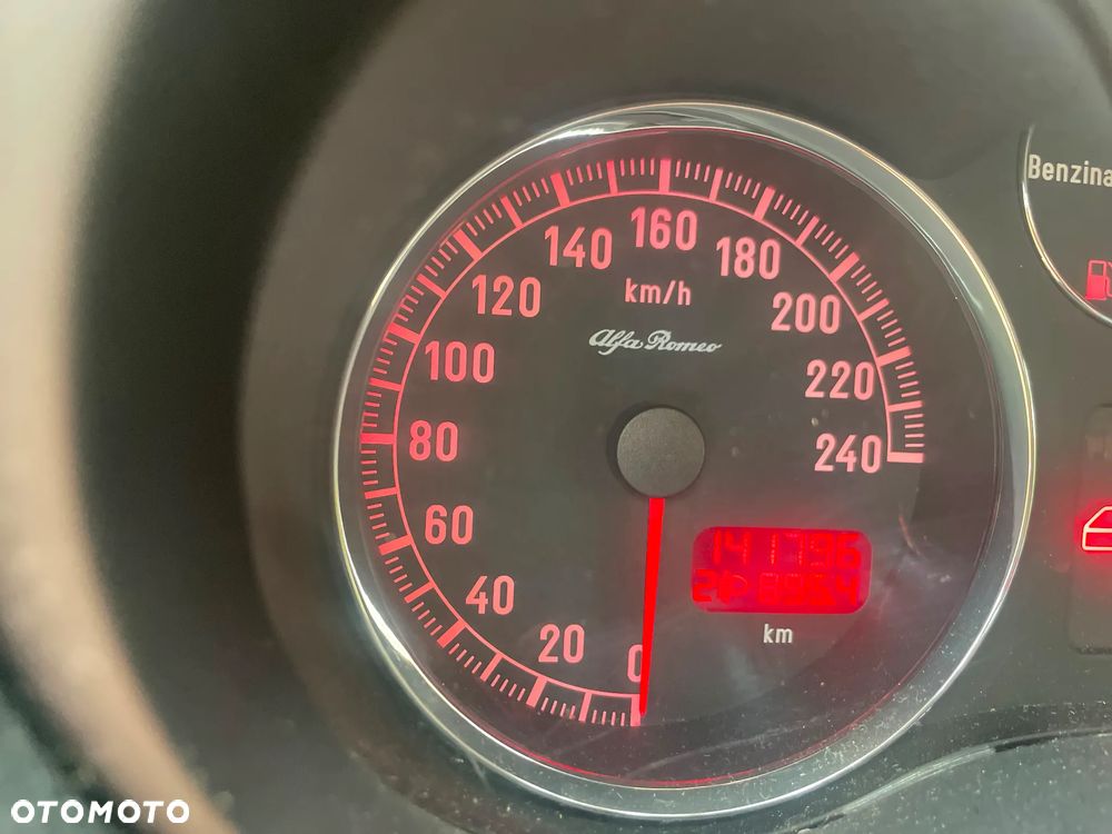 Alfa Romeo 147 1.6 Twin Spark 16V - 11