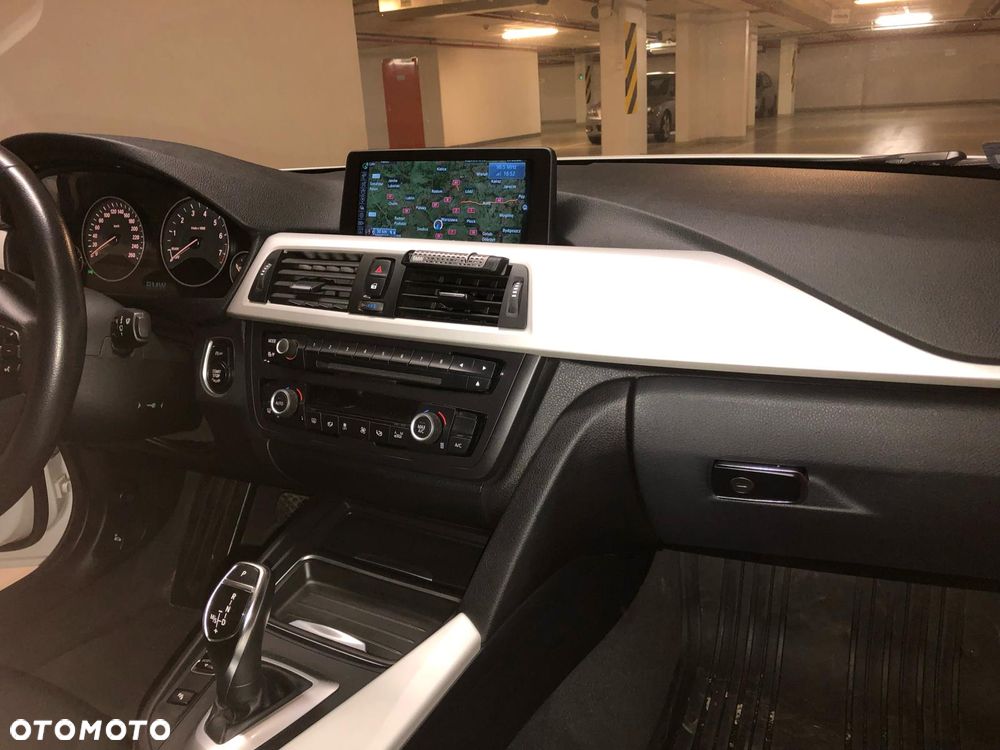 BMW Seria 3 328i xDrive - 8
