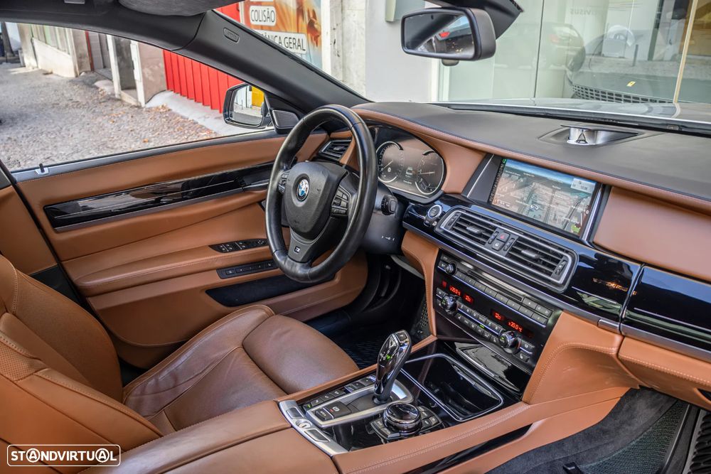 BMW 750 Li xDrive Pack M — fotografia 37