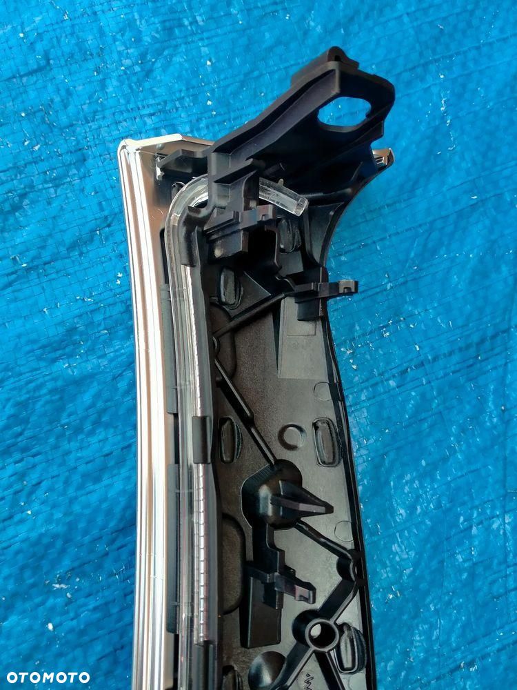 Mercedes W213 AMG Dekor Dekory BURMESTER Listwa Konsoli Drzwi Listwy Ozdobne AMBIENT - 35