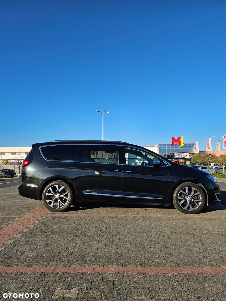 Chrysler Pacifica - 2