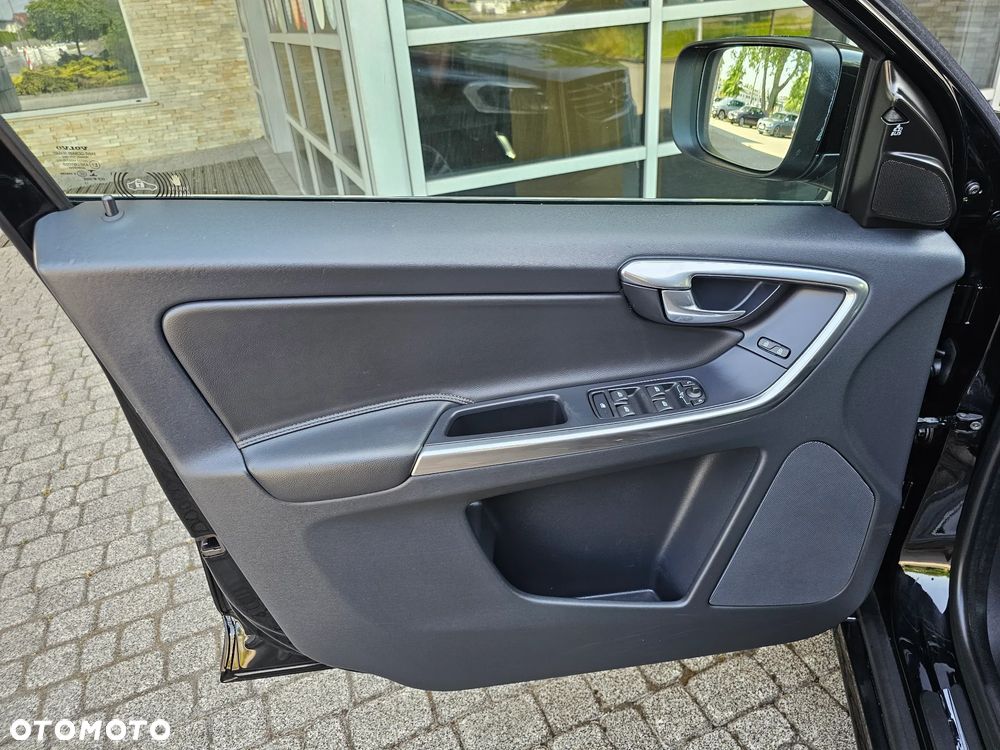 Volvo XC 60 D4 Momentum - 27