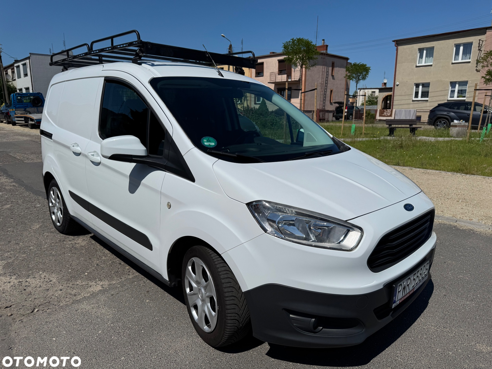 Ford Transit Courier - 22
